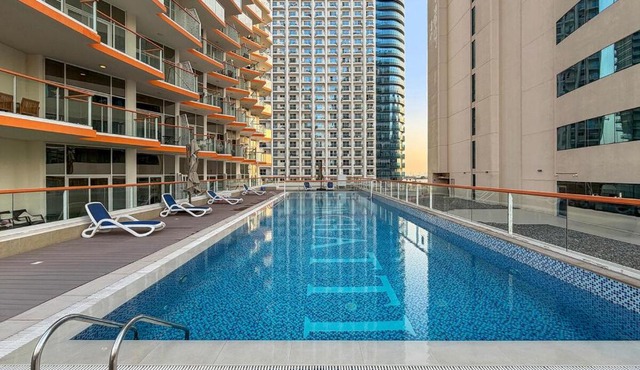 FIRST CLASS Studio Canal & Burj Khalifa View