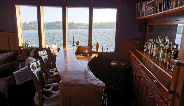 Floating Bed & Breakfast