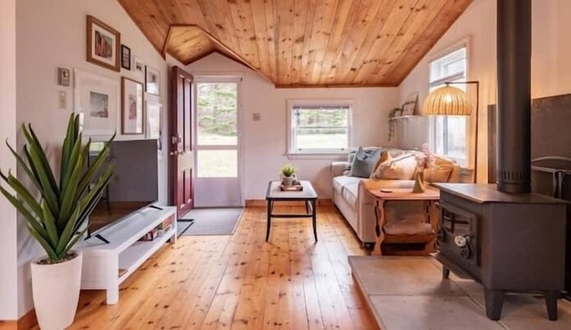 Hackett's Cove Oceanfront Tiny Cottage for Two