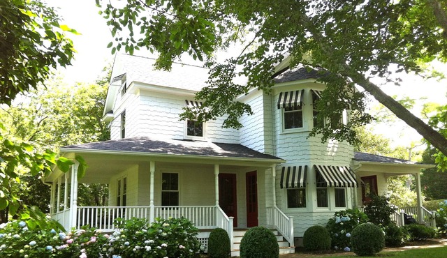 Hampton Bays Charming Farmhouse 3 Bed 2 Bath AVAIL August 27 through September