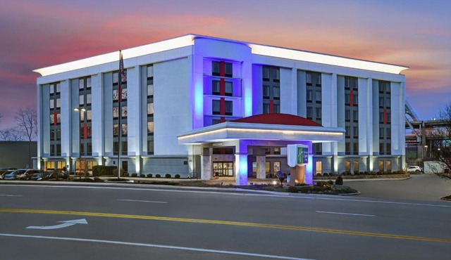 Holiday Inn Express & Suites Cincinnati Riverfront by IHG