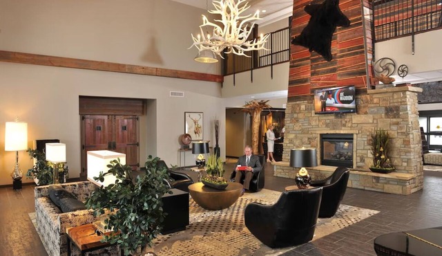 Independence Modern Lodge Retreat: Heated Pool & Whiskey Bar | 3 Units
