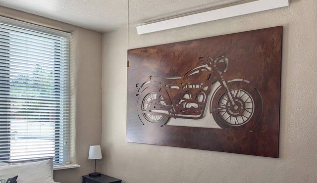 Iron Rider Studio - Couples Motorcycle Theme Loft Walkable Downtown Hot Springs