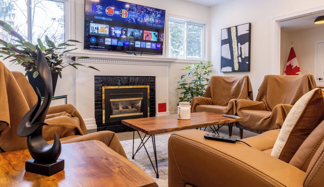 King's Gate Old Town Luxury Home｜Walk to Shaw & Lake｜4 King Beds｜BBQ｜EV Charger