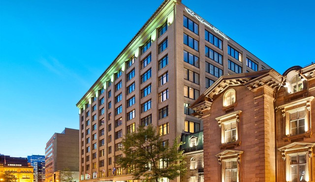 Le Square Phillips Hotel And Suites