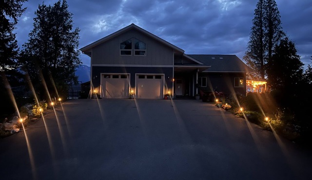 Luxurious Lake Living