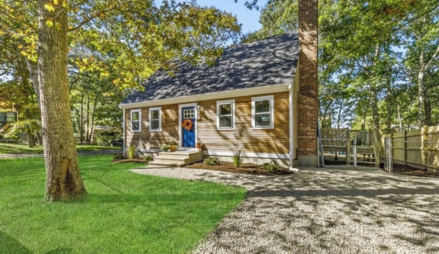 Marvelous 4-bed 2-bath house in Plymouth, walking distance to the beach.