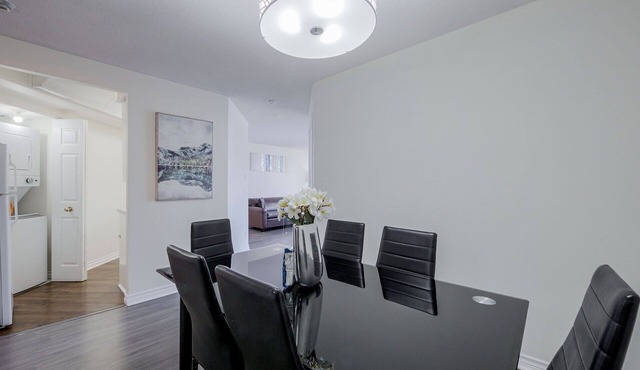 MASSIVE 2Bed 2Bath Bay St. Condo w. 2 Balconies/Patios & FREE Parking SLEEPS 7