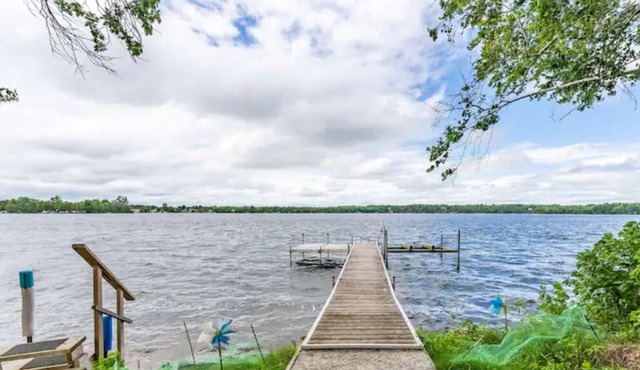 Memory Making Private Waterfront Cottage, Huge Lot
