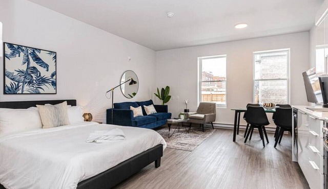 Modern and New Studio in the Heart of the City by Denstays