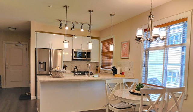 Modern & Comfy 2brdm Condo in Langley | Close to Highway 1