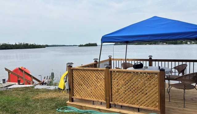 Modern lakefront island view cottage