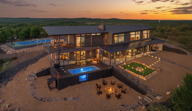 Mountain-Top Cabin w Pool, Sport Court & Kiamichi Views| Perfect Summer Escape!