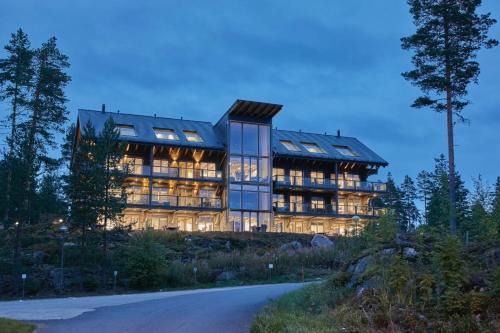 Naava Chalet 303 Loft - Kaksikerroksinen lasiseinähuoneisto järvinäköalalla