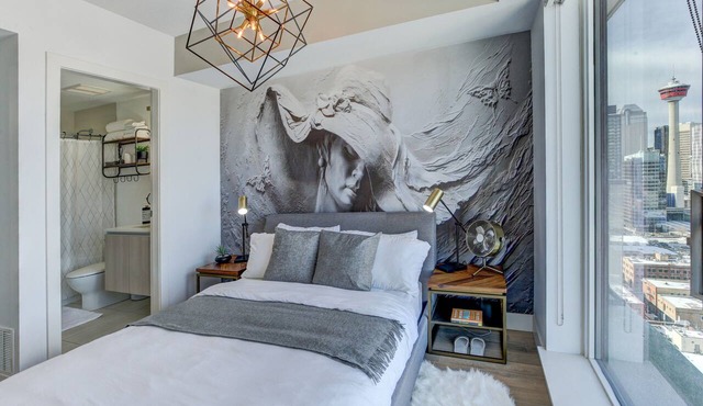 Next to Bmo/saddledome Downtown Calgary 2 bedroom Penthouse style condo sleep 6