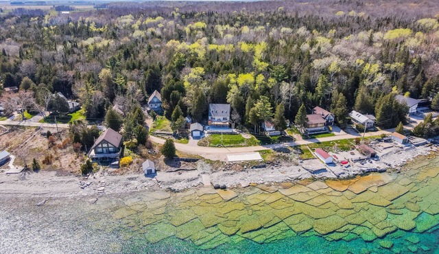 Paradise: Waterfront Gem with Georgian Bay Views