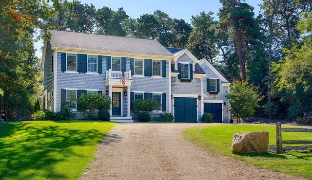 PRIME WEEKS AVAILABLE - Book now for late Aug. and early Sept. stays - Edgartown