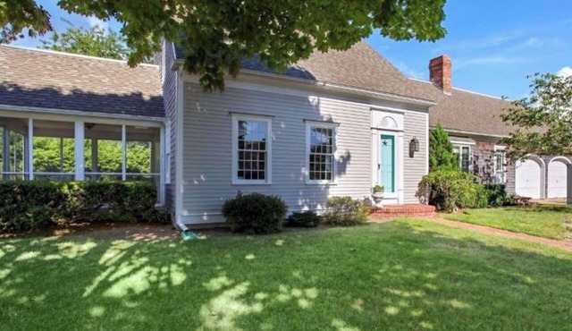 Private Beach, Beautiful Neighborhood, Well-Behaved Pet Friendly