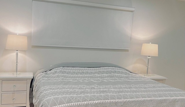 Private Luxury Suite Near Ferry, Airport, Vancouver & Free Private Parking