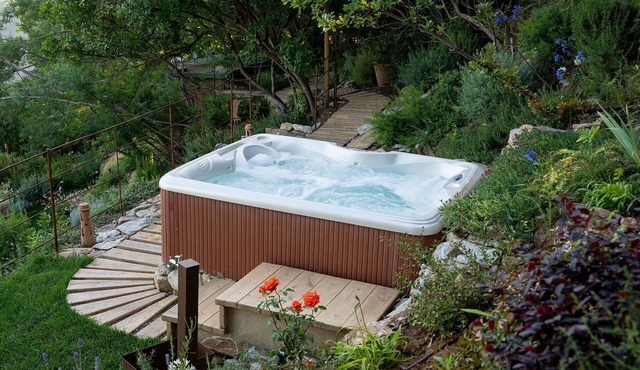 Private Villa with A/C, hot tub, sauna, WIFI, balcony, panoramic view, close to Forte Dei Marmi