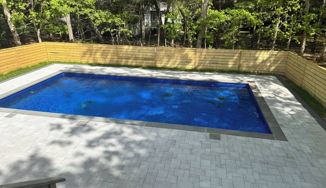 Retro Modern 3-Bedroom House with Heated Pool, Large Deck, WiFi in East Hampton