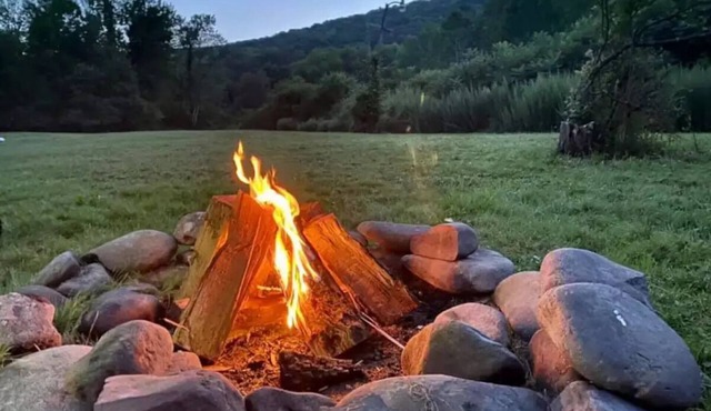 Rustic 3BR Cabin w/Wood Burning Fireplace + Creek