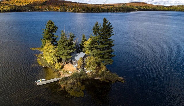 Secluded Rental Perfect for a Romantic Getaway in Algonquin Park, Ontario