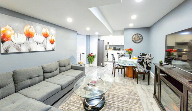 Spacious 2Bd family suite with full kitchen. Centrally located.