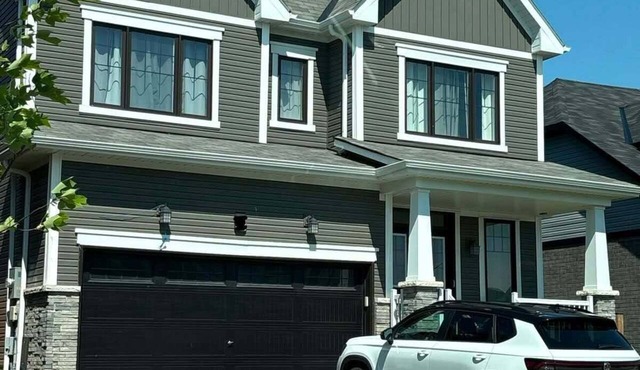 Spacious ,comfy house less than 15 mins drive to Niagara Falls and Outlet Mall.