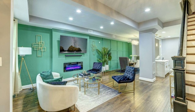Spacious group retreat with two parking spots and room for everyone