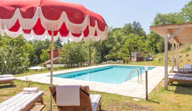 Stunning private villa for 10 people with WIFI, A/C, private pool, TV, patio and pets allowed