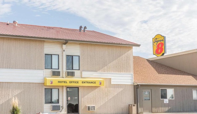 Super 8 by Wyndham Luverne