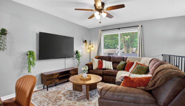 Tangled Getaway - Luxurious King Suite - 18 Min to Arrowhead Stadium - FIFA Home