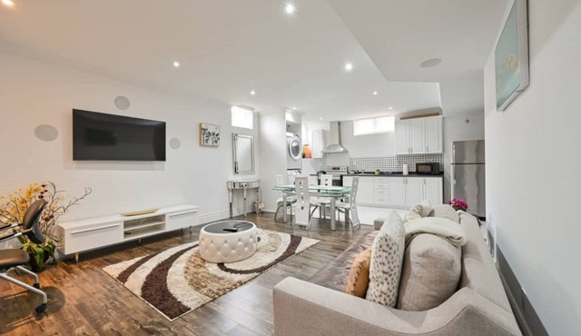 The Vistana Brampton 2Bedroom Contemporary designed spacious apartment!