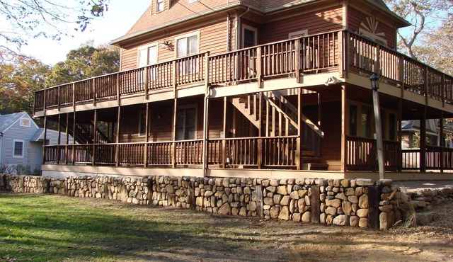 Third Floor 3BR Chimney Suite + Deck Access + Walk to Beach +Washer/Dryer