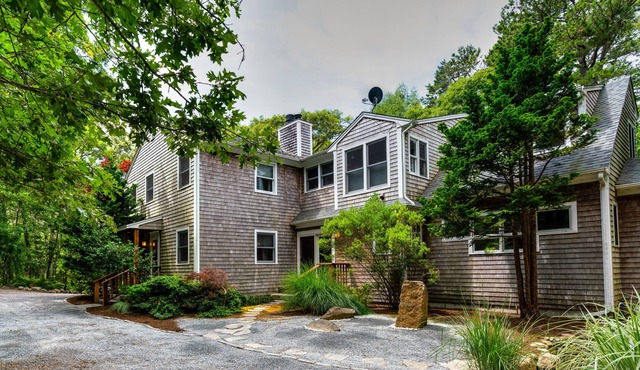 Updated Martha's Vineyard home with jetted tub, fireplace - close to ferry terminal
