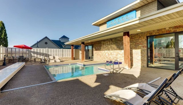 Upscale Stay in Moline w/Pool and Gym Onsite | 0.6 mi to John Deere Pavilion