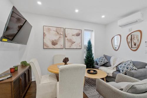 Vibrant 2BR Near MetLife with NYC Access and Parking