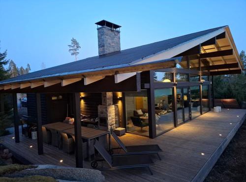 Villa Naava Laikka - Luxus huvila järvinäkymällä ja ulkoporealtaalla