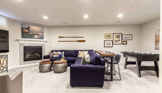 Walk to Downtown Annapolis & Spa Creek from Stunning Craftsman with Game Room, Parking and Backyard
