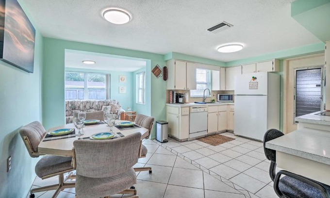 Forest Hills House | Cozy Holiday Home with Yard about 5 Mi to Beach!