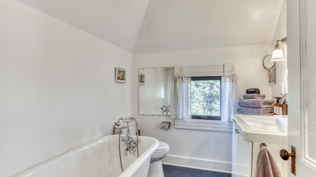 Photo of Bathroom in Hosford-Abernethy